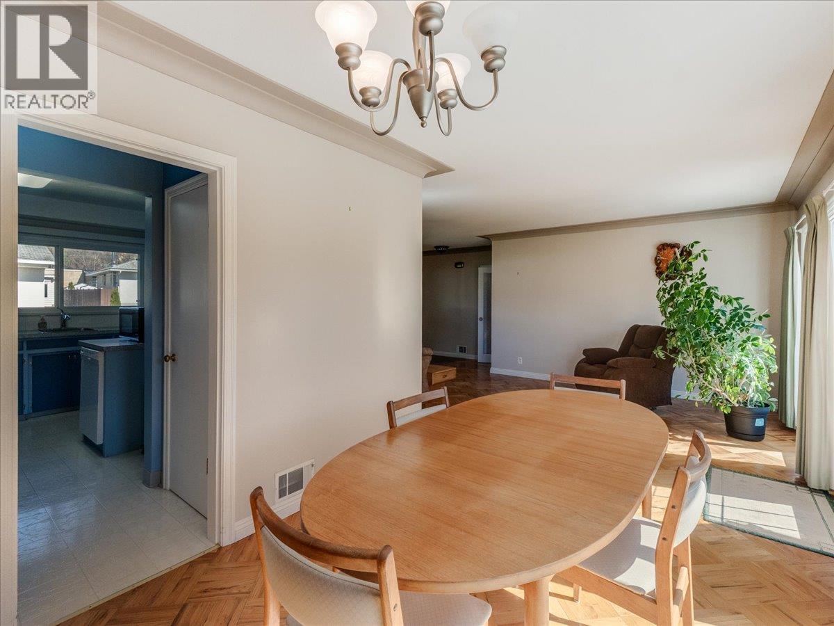 526 PORTIA CRESCENT - 18