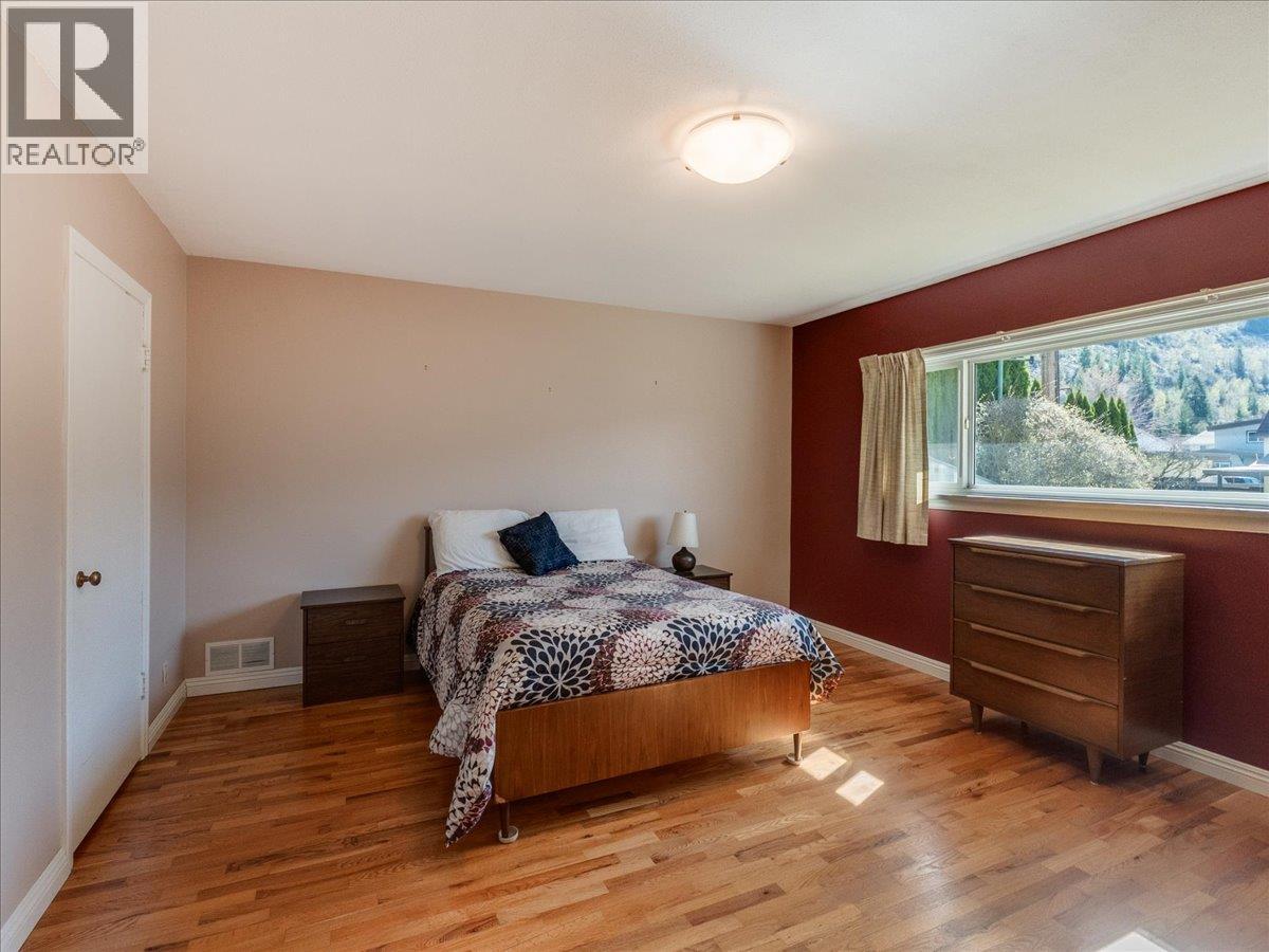 526 PORTIA CRESCENT - 19