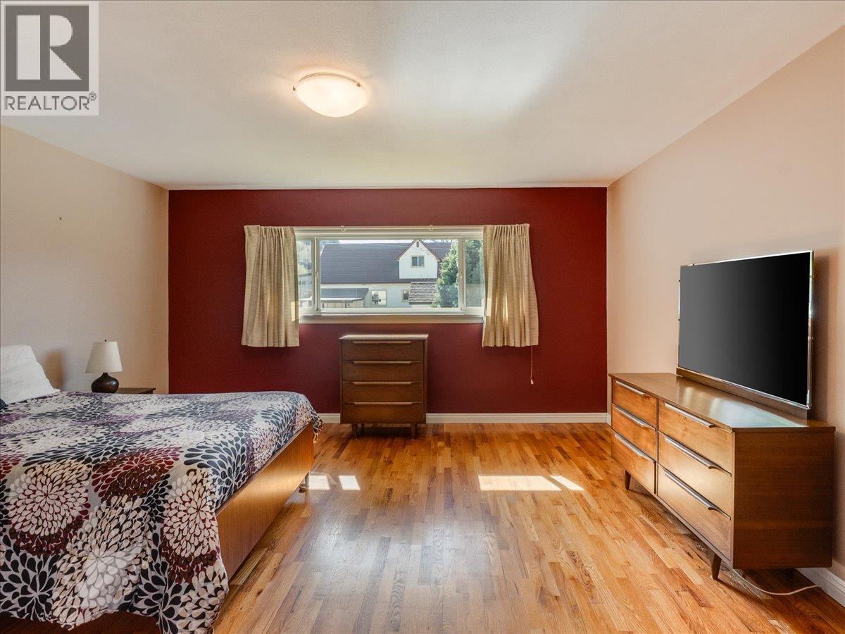 526 PORTIA CRESCENT - 22