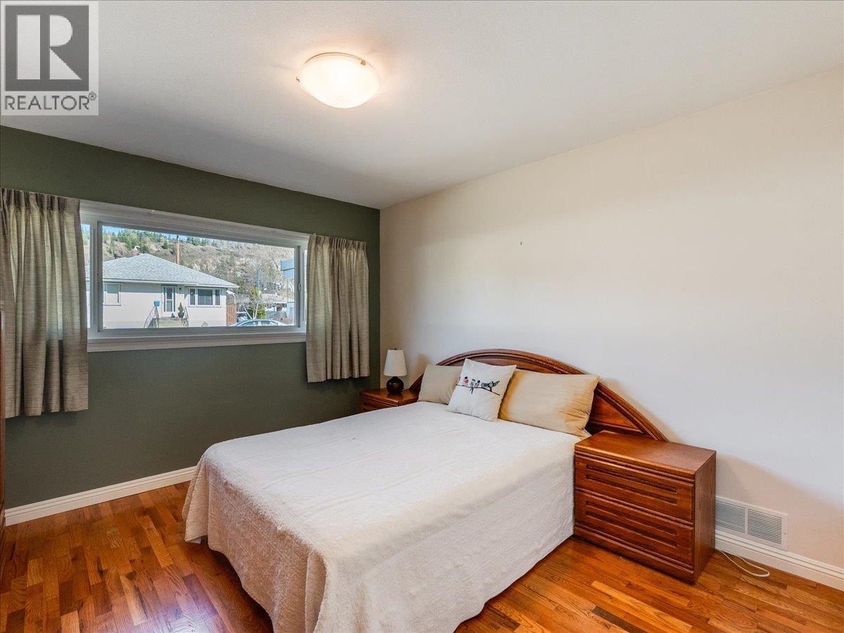 526 PORTIA CRESCENT - 24