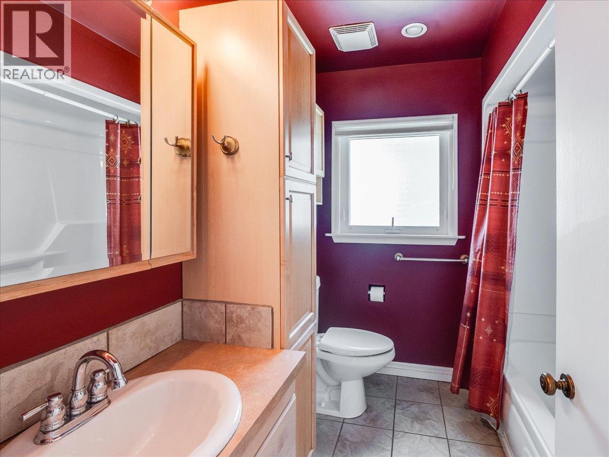 526 PORTIA CRESCENT - 27