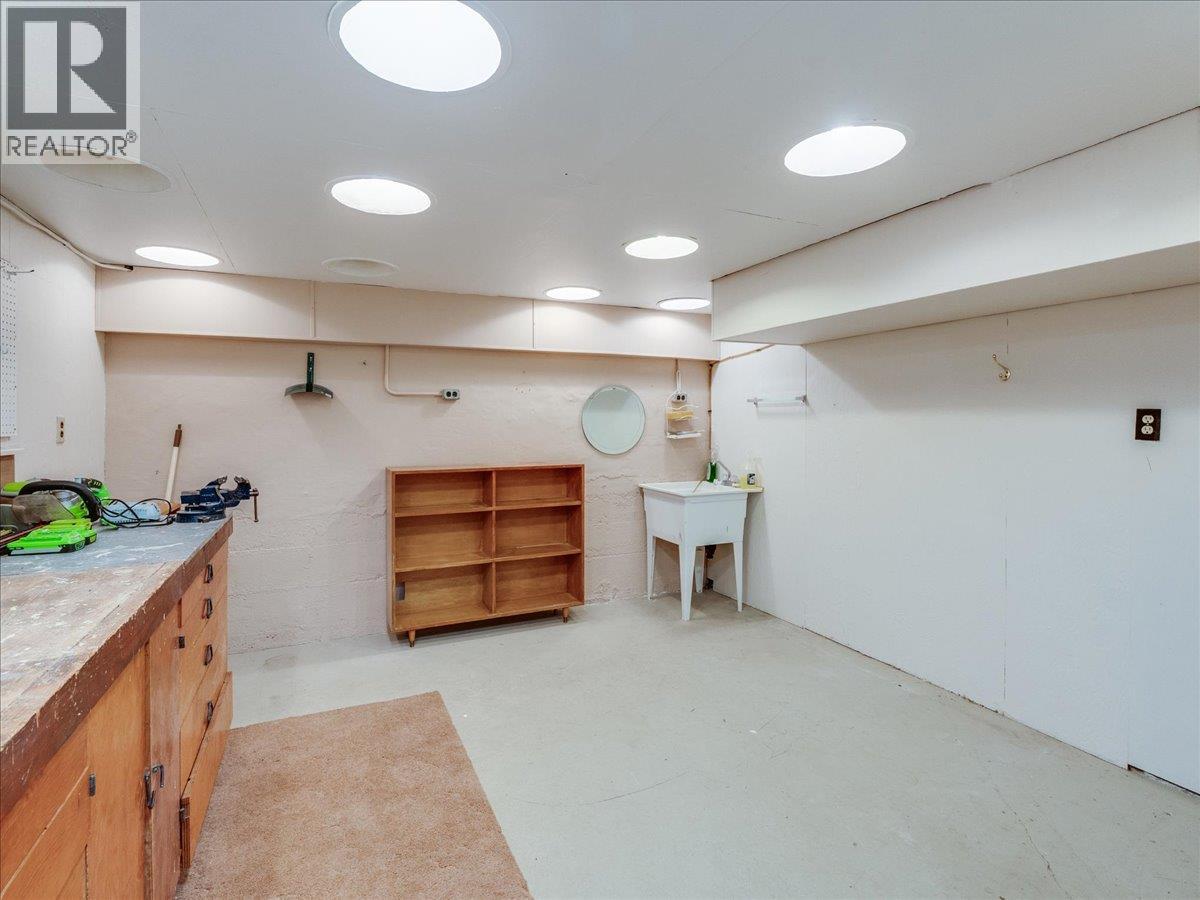 526 PORTIA CRESCENT - 32