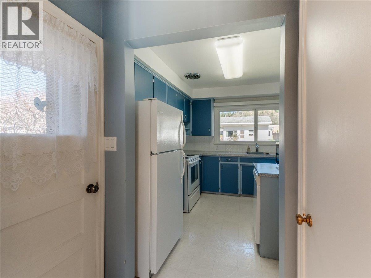 526 PORTIA CRESCENT - 4