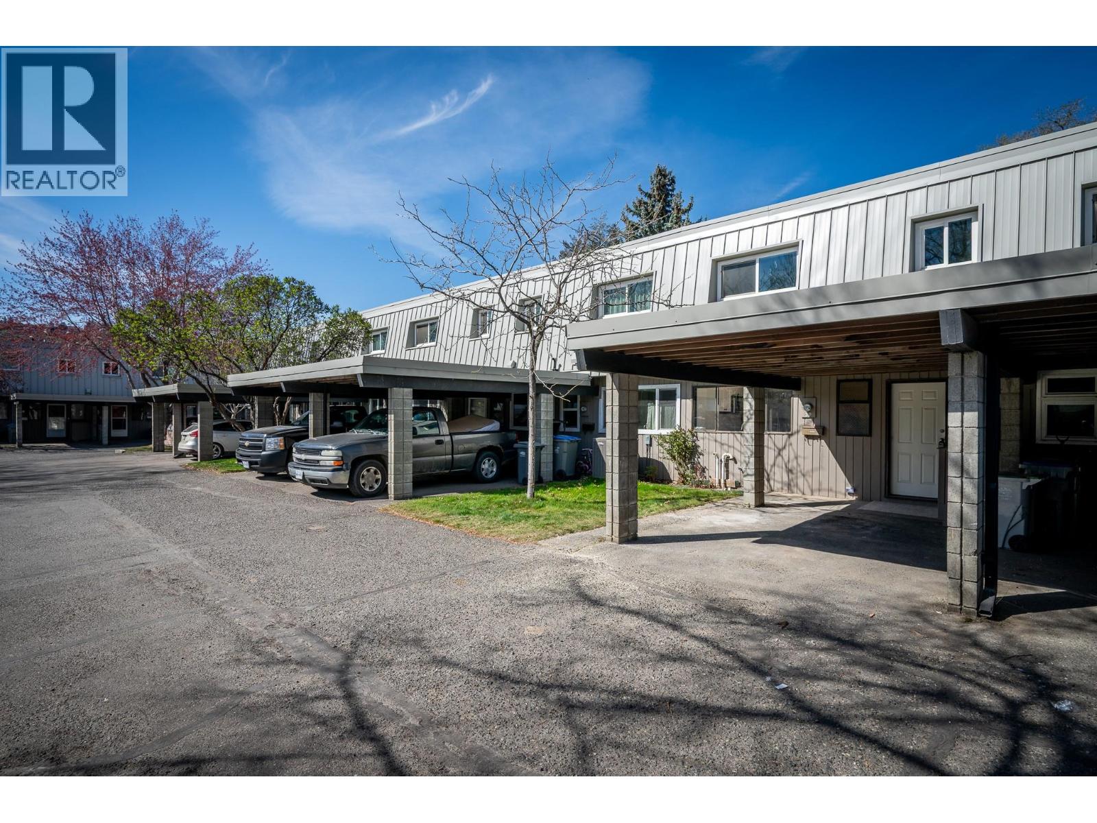 #29 249 Kitchener Crescent - 1