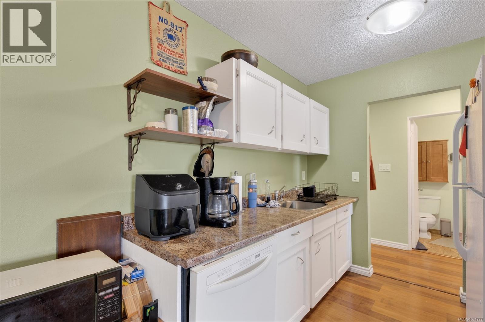 323 3225 Eldon Pl, Saanich