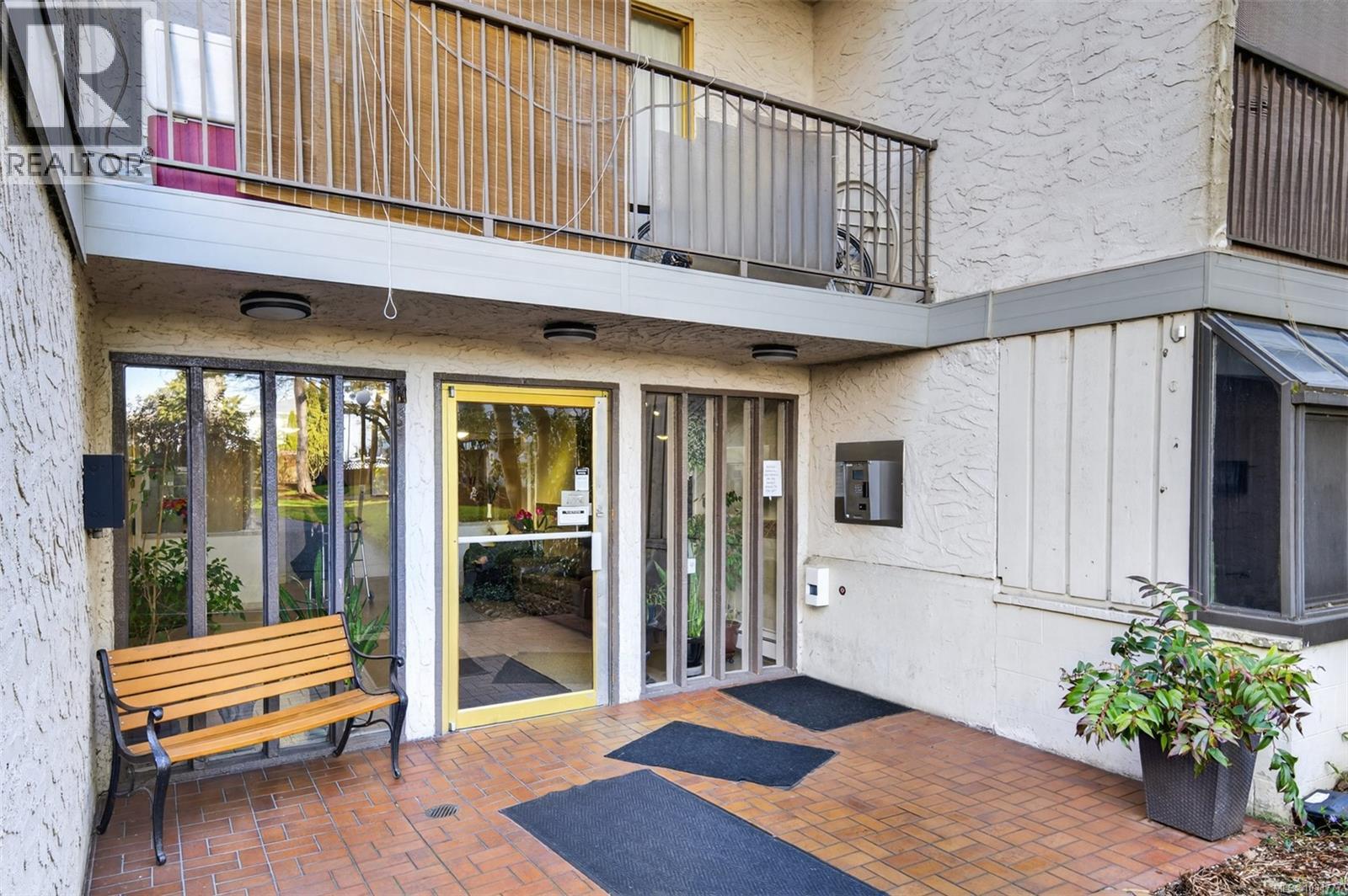 323 3225 Eldon Pl, Saanich