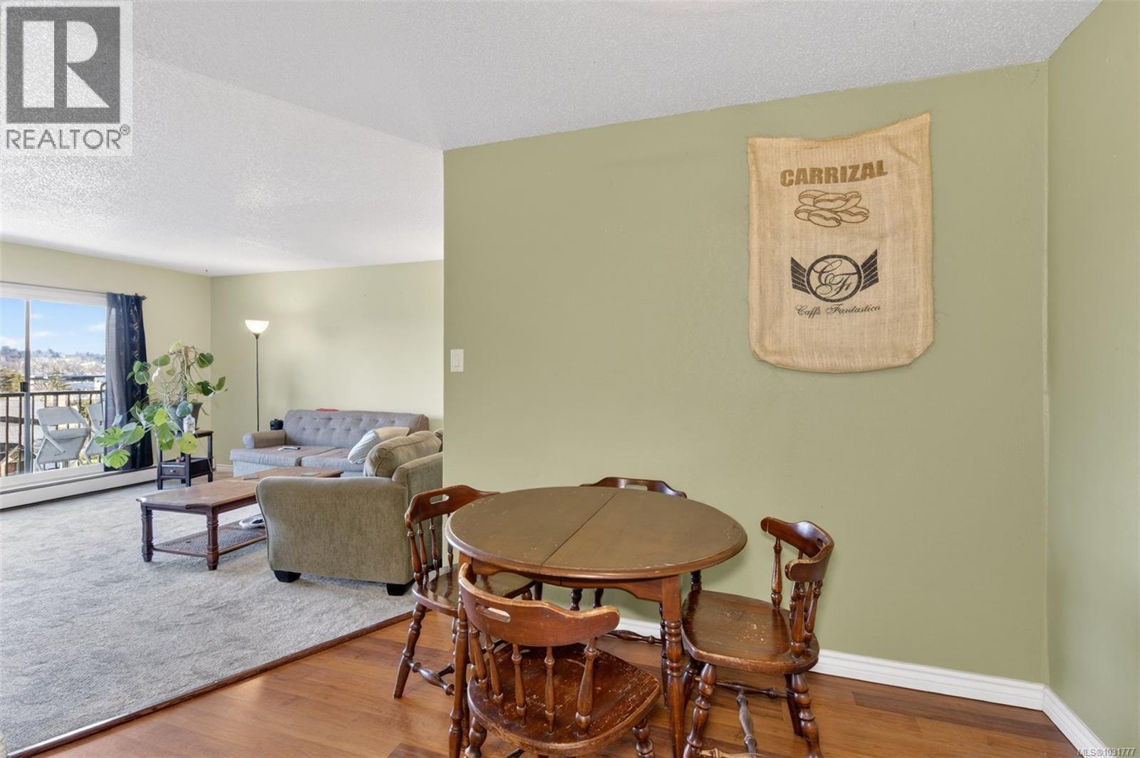 323 3225 Eldon Pl, Saanich