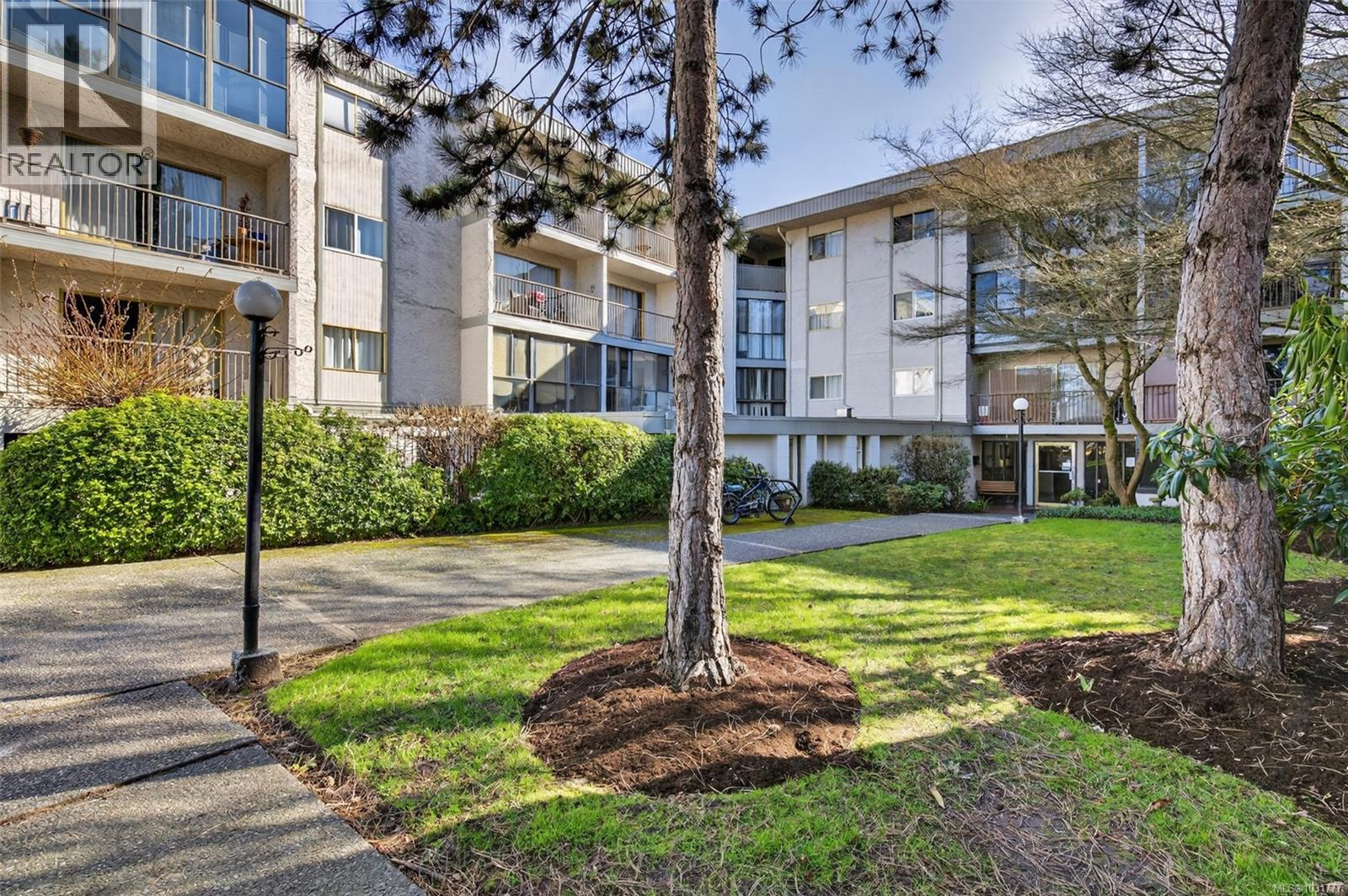 323 3225 Eldon Pl, Saanich