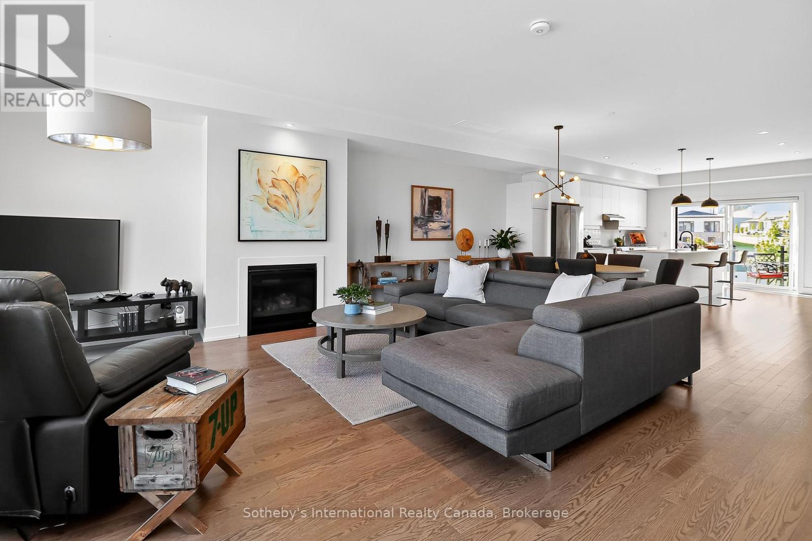 #32 117 SLADDEN COURT - 19