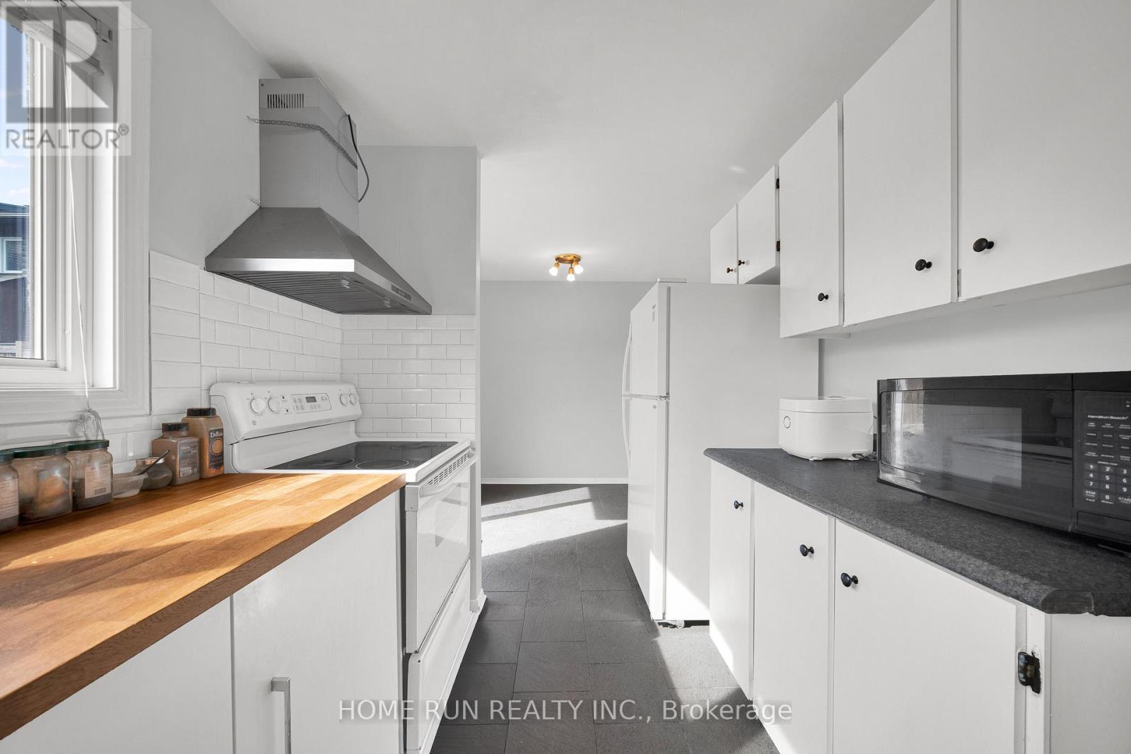 #4 2111 MONTREAL ROAD - 15