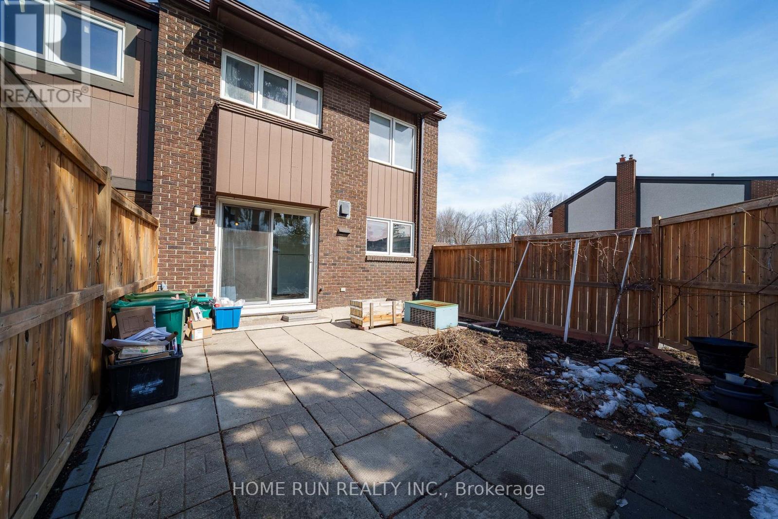#4 2111 MONTREAL ROAD - 37