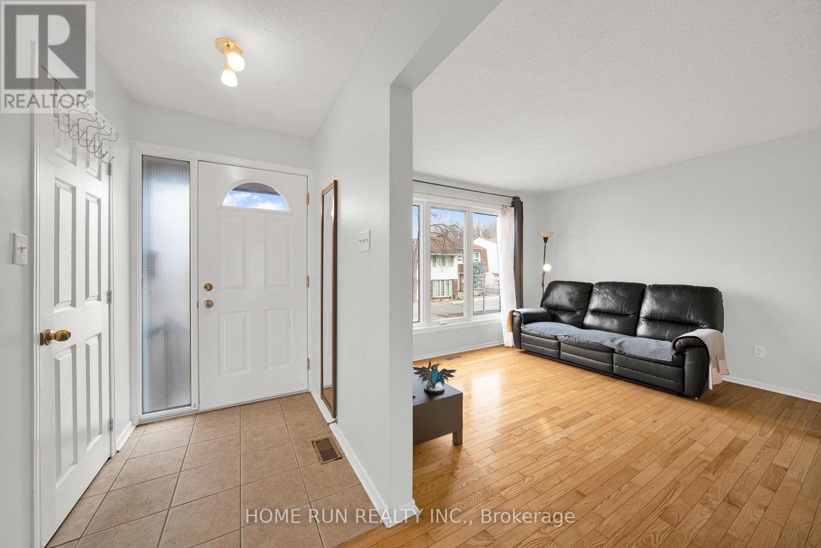 #4 2111 MONTREAL ROAD - 4