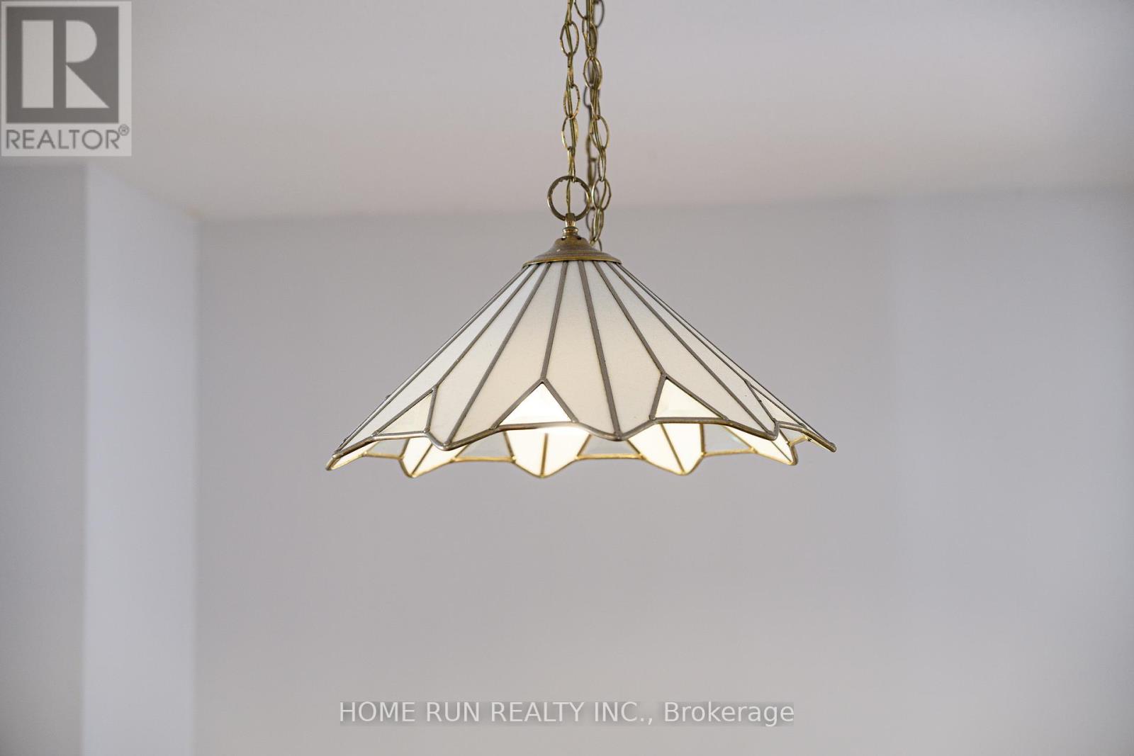#4 2111 MONTREAL ROAD - 9