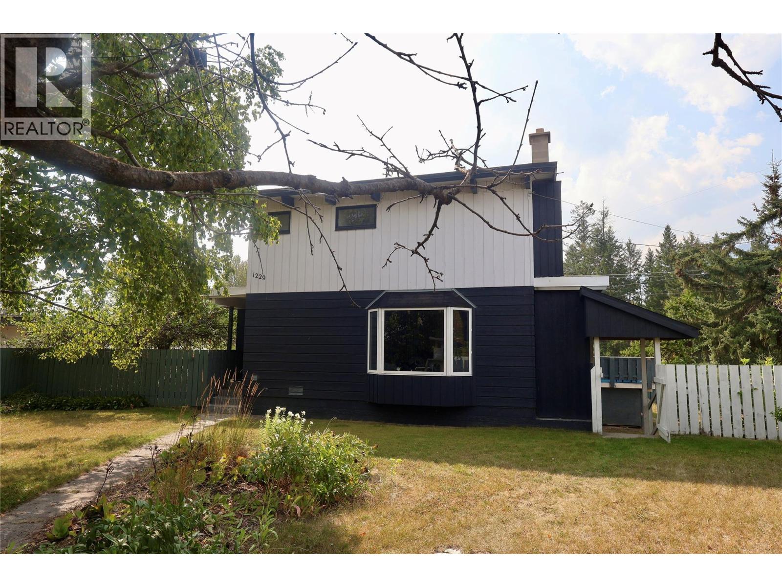 1229 ALEXANDER DRIVE - Image 2