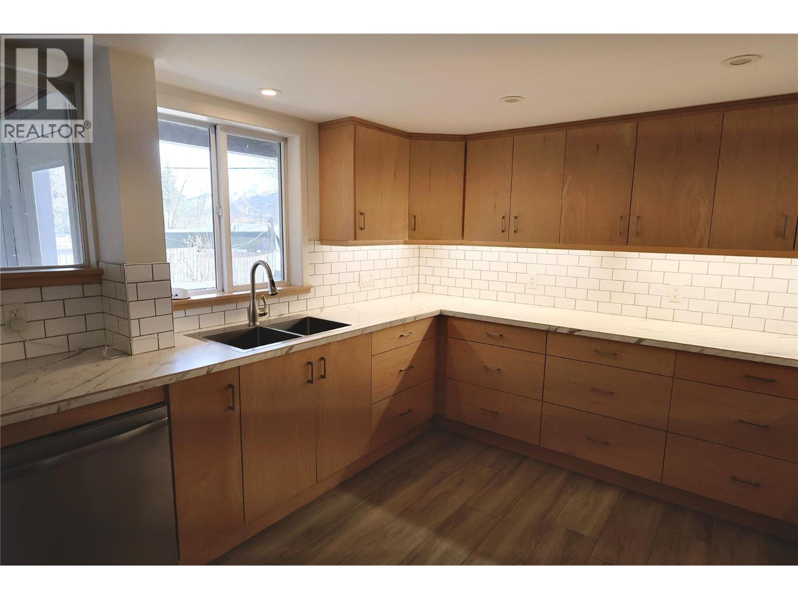 1229 ALEXANDER DRIVE - 27