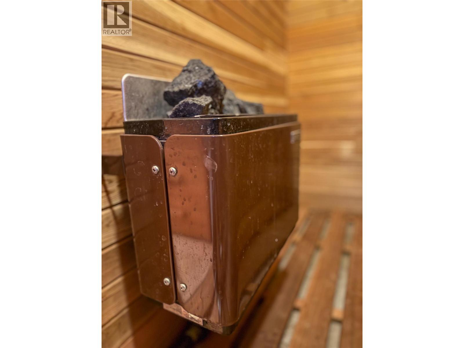 1420 BIRCH CRESCENT - 31