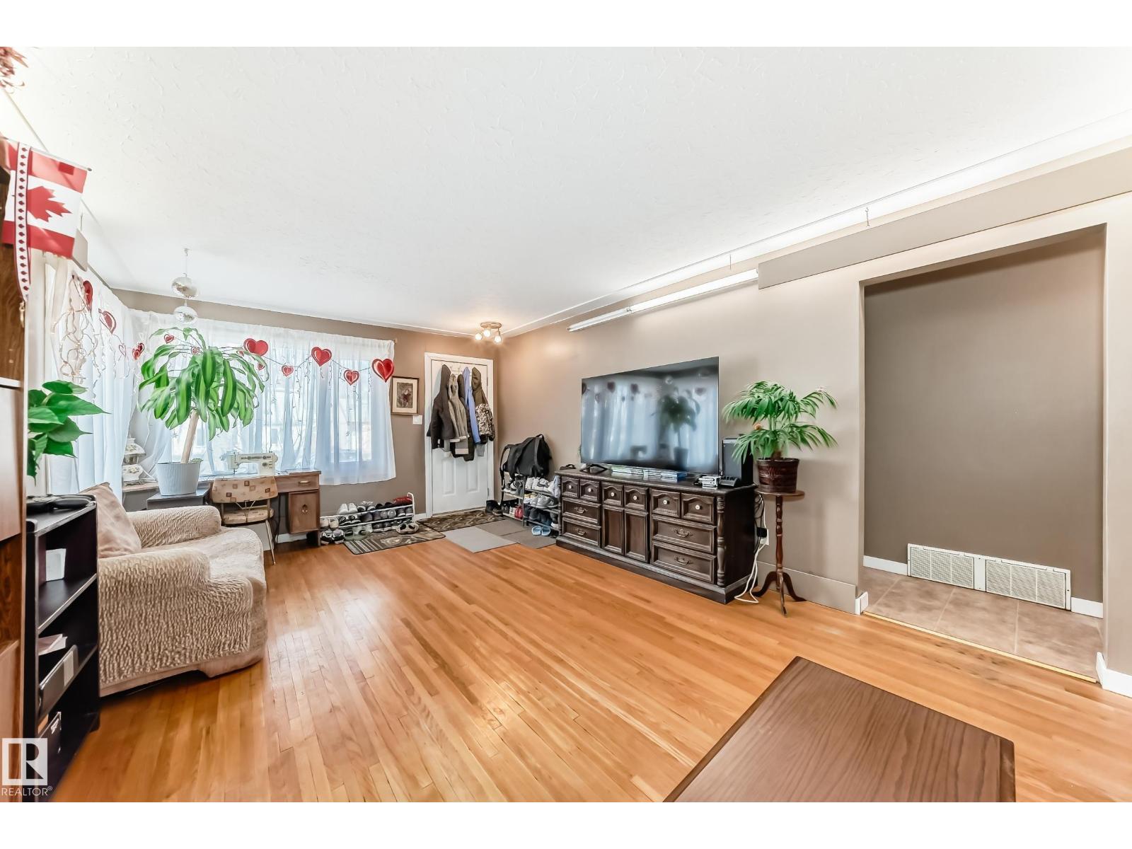 10837 65 AV NW, Edmonton