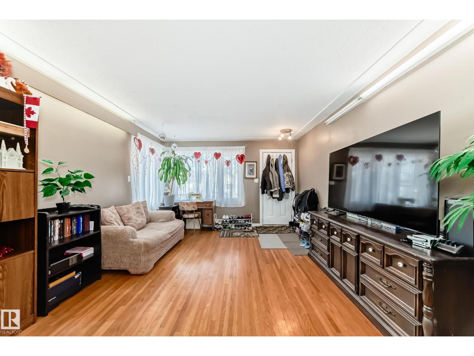 10837 65 AV NW, Edmonton