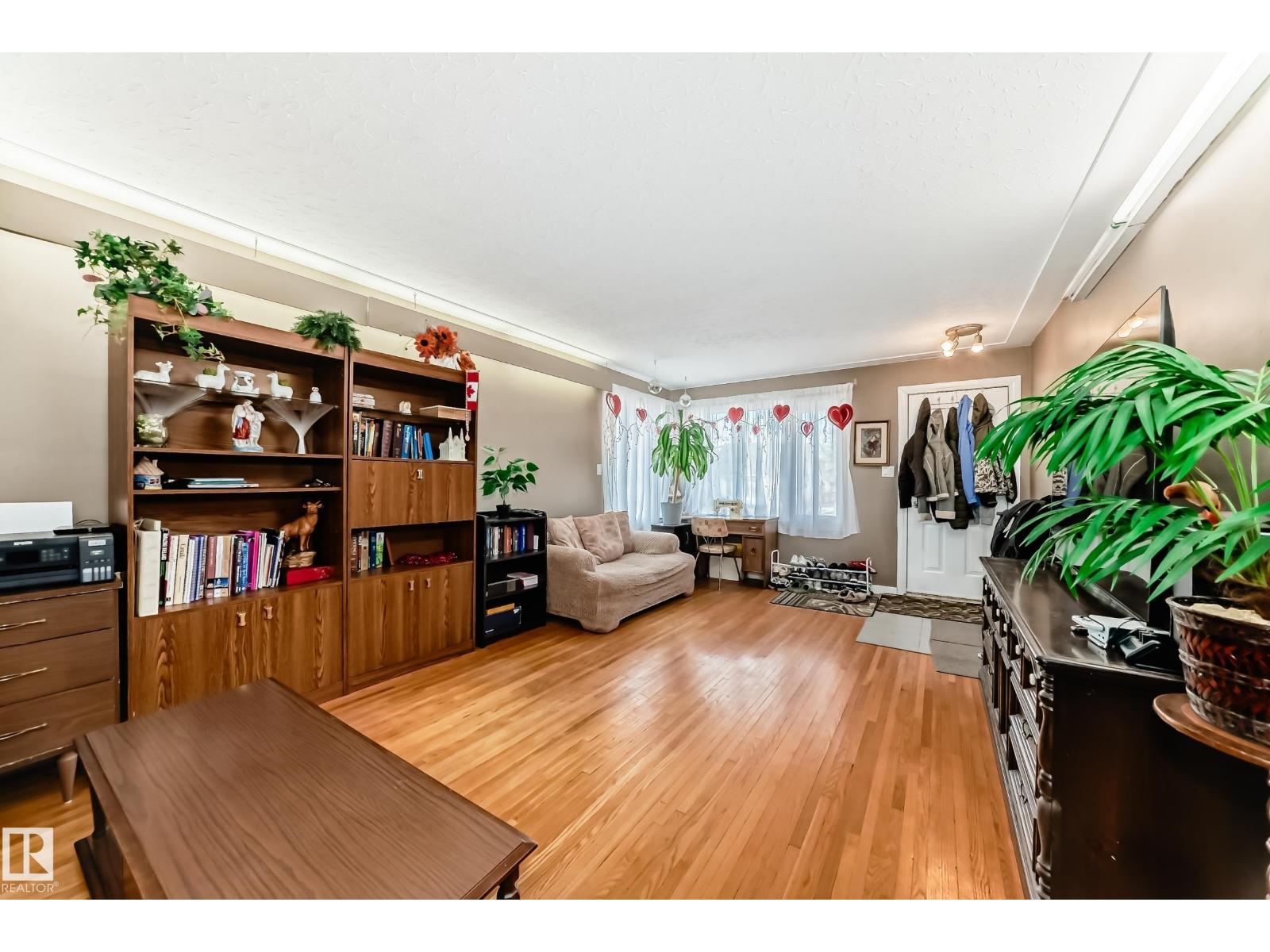 10837 65 AV NW, Edmonton