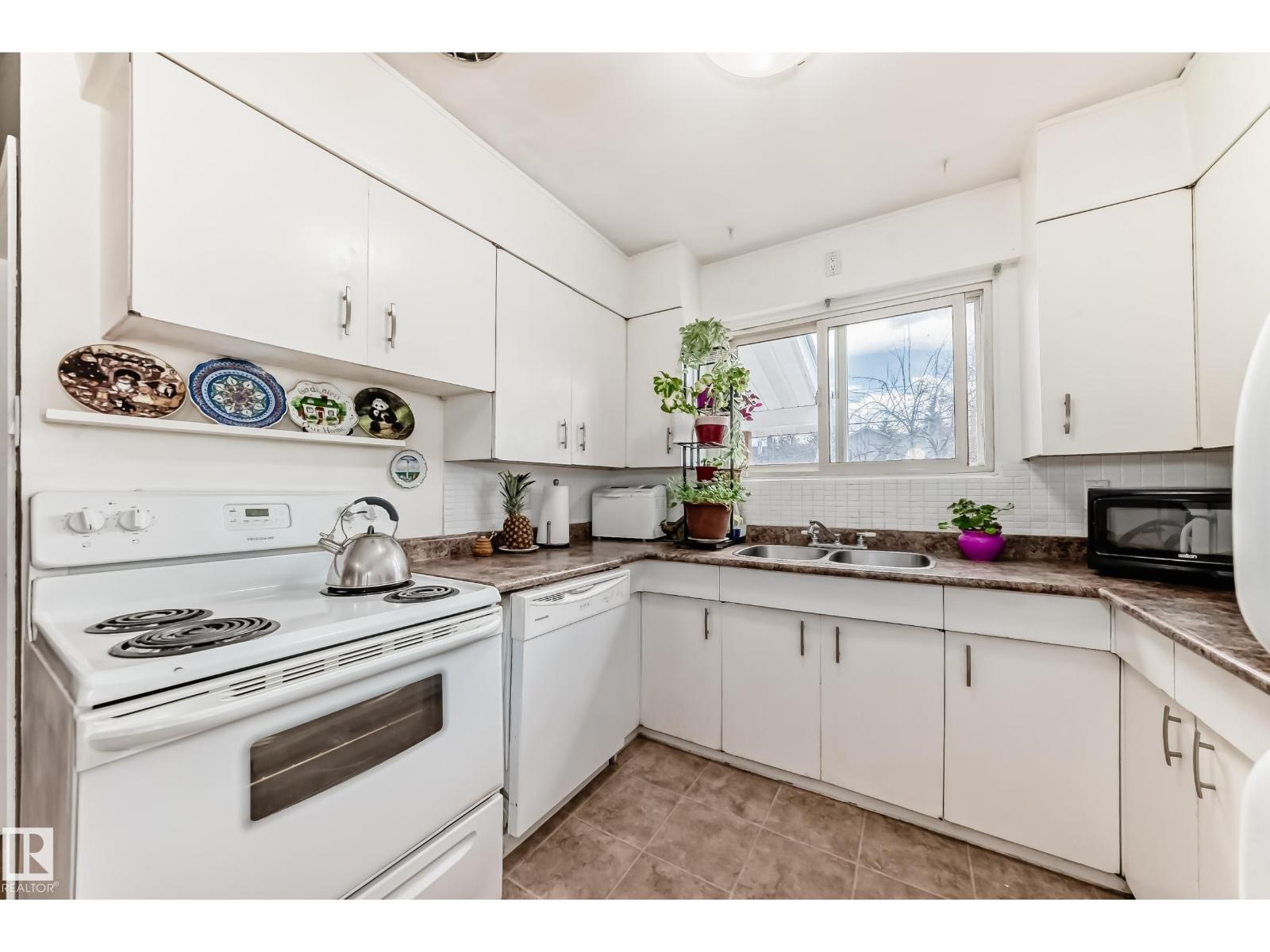 10837 65 AV NW, Edmonton