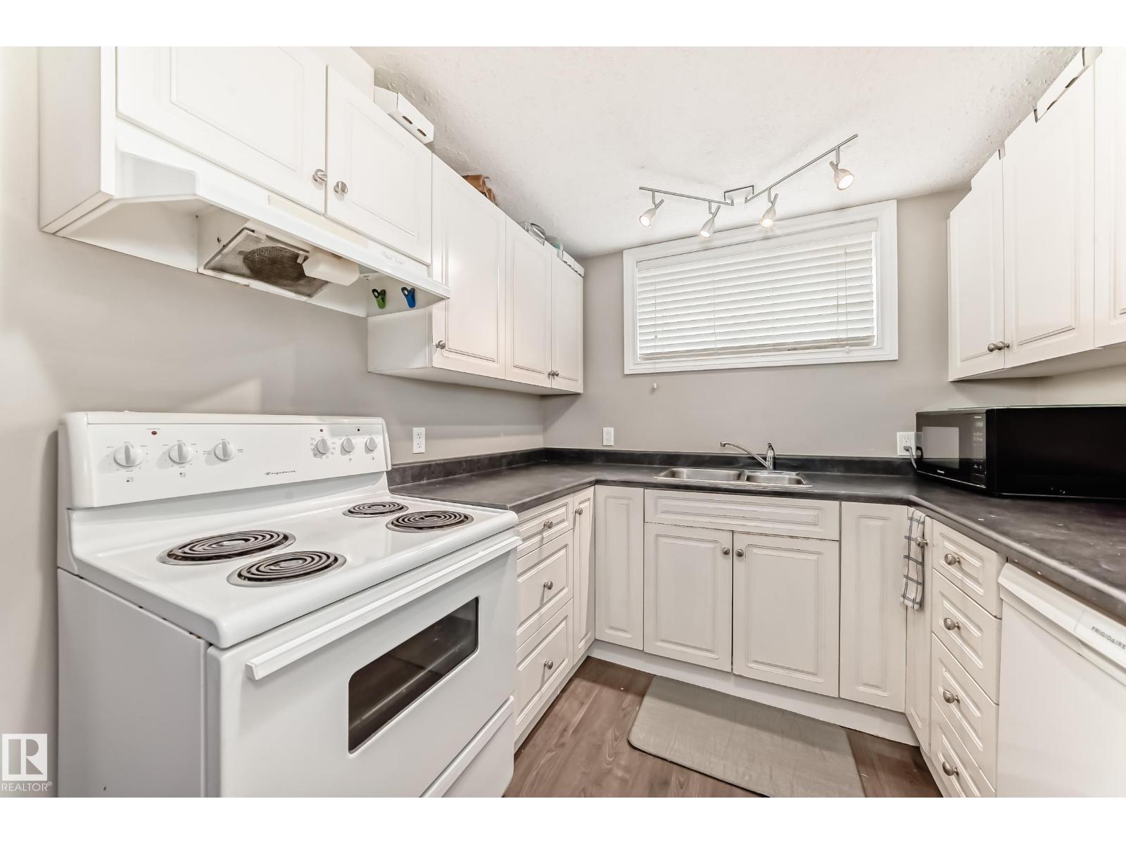 10837 65 AV NW, Edmonton