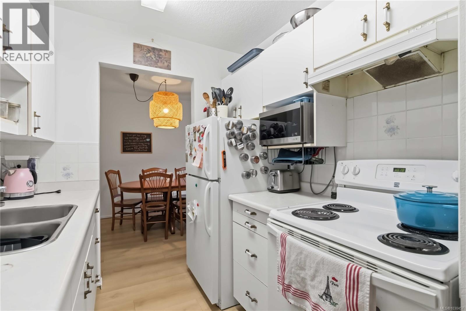 224 1870 McKenzie Ave, Saanich