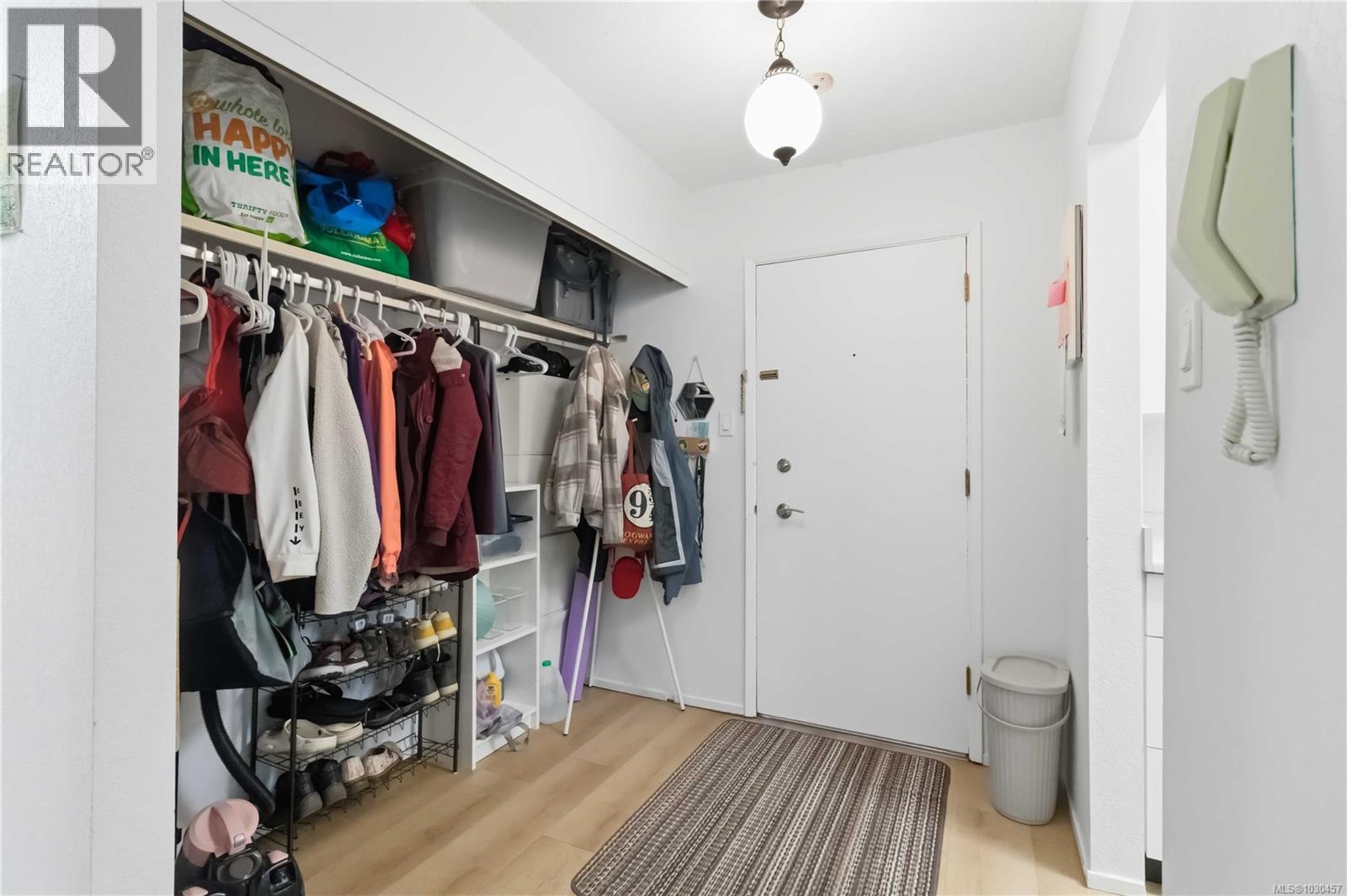 224 1870 McKenzie Ave, Saanich