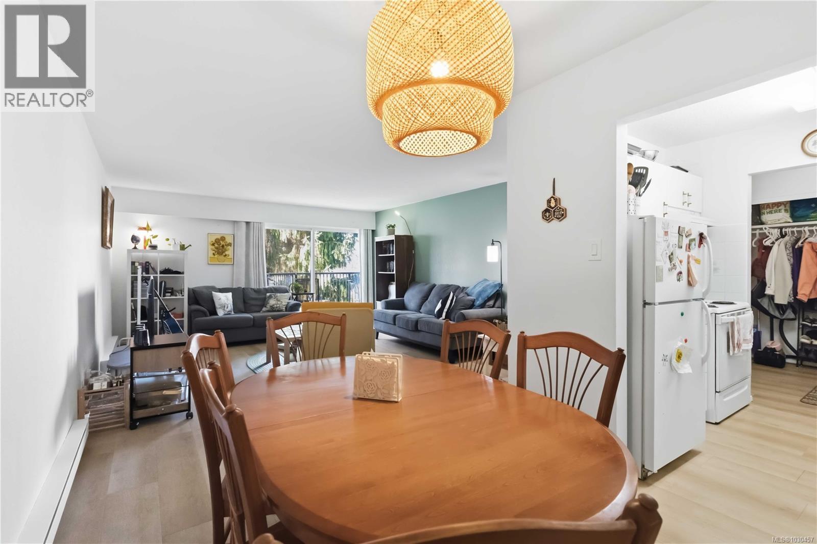 224 1870 McKenzie Ave, Saanich