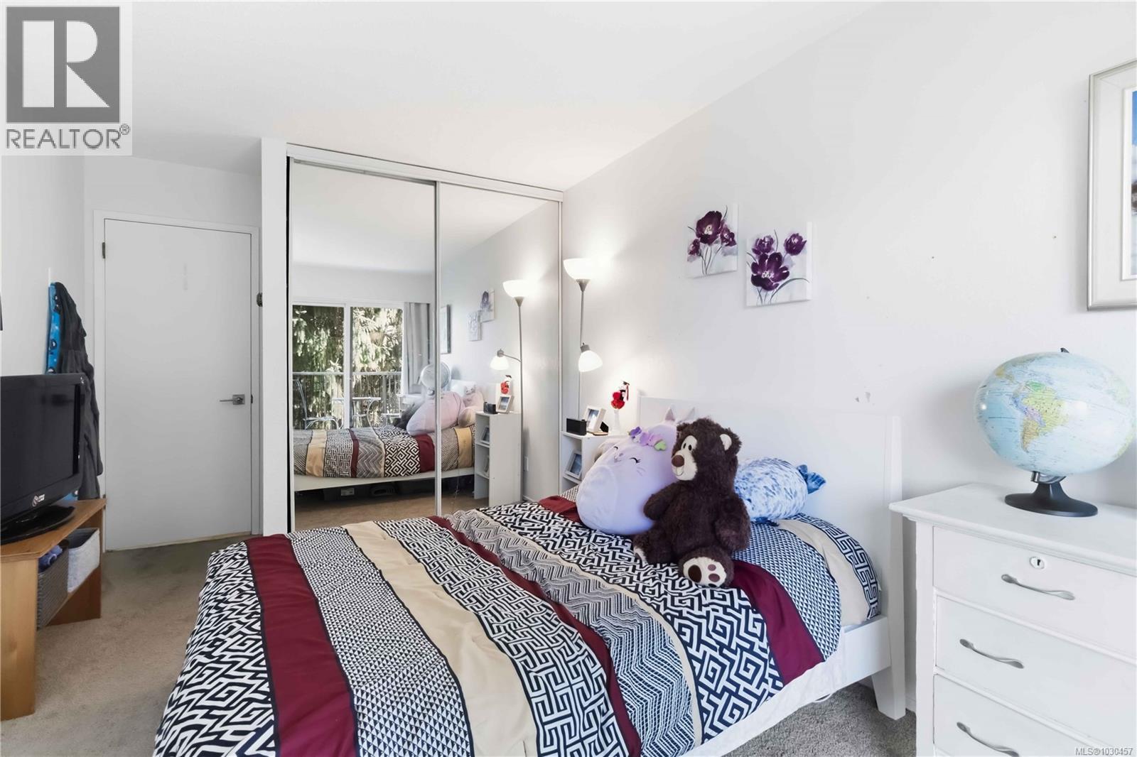 224 1870 McKenzie Ave, Saanich