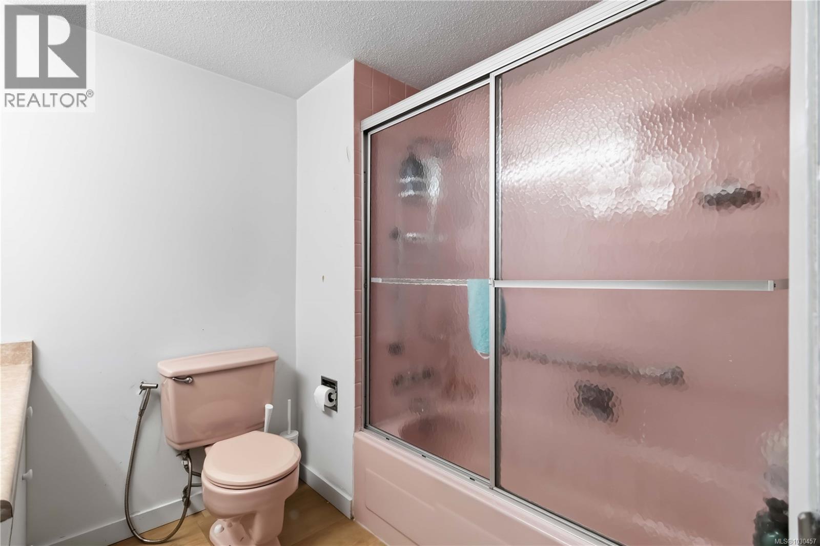 224 1870 McKenzie Ave, Saanich