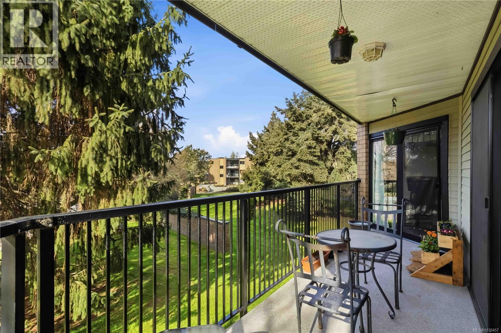 224 1870 McKenzie Ave, Saanich