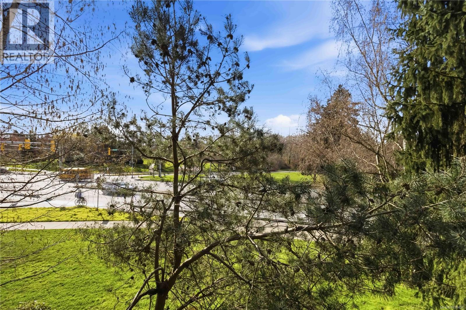 224 1870 McKenzie Ave, Saanich