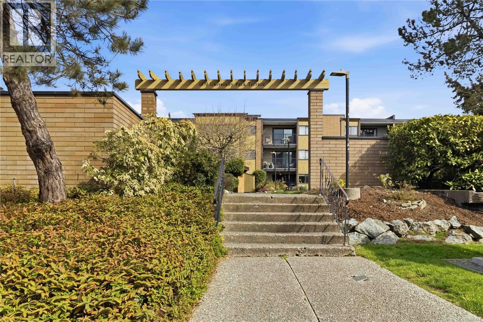 224 1870 McKenzie Ave, Saanich