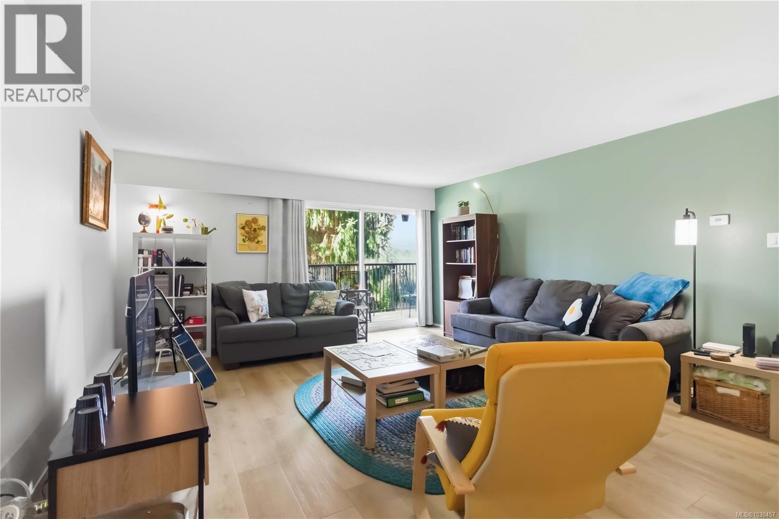 224 1870 McKenzie Ave, Saanich