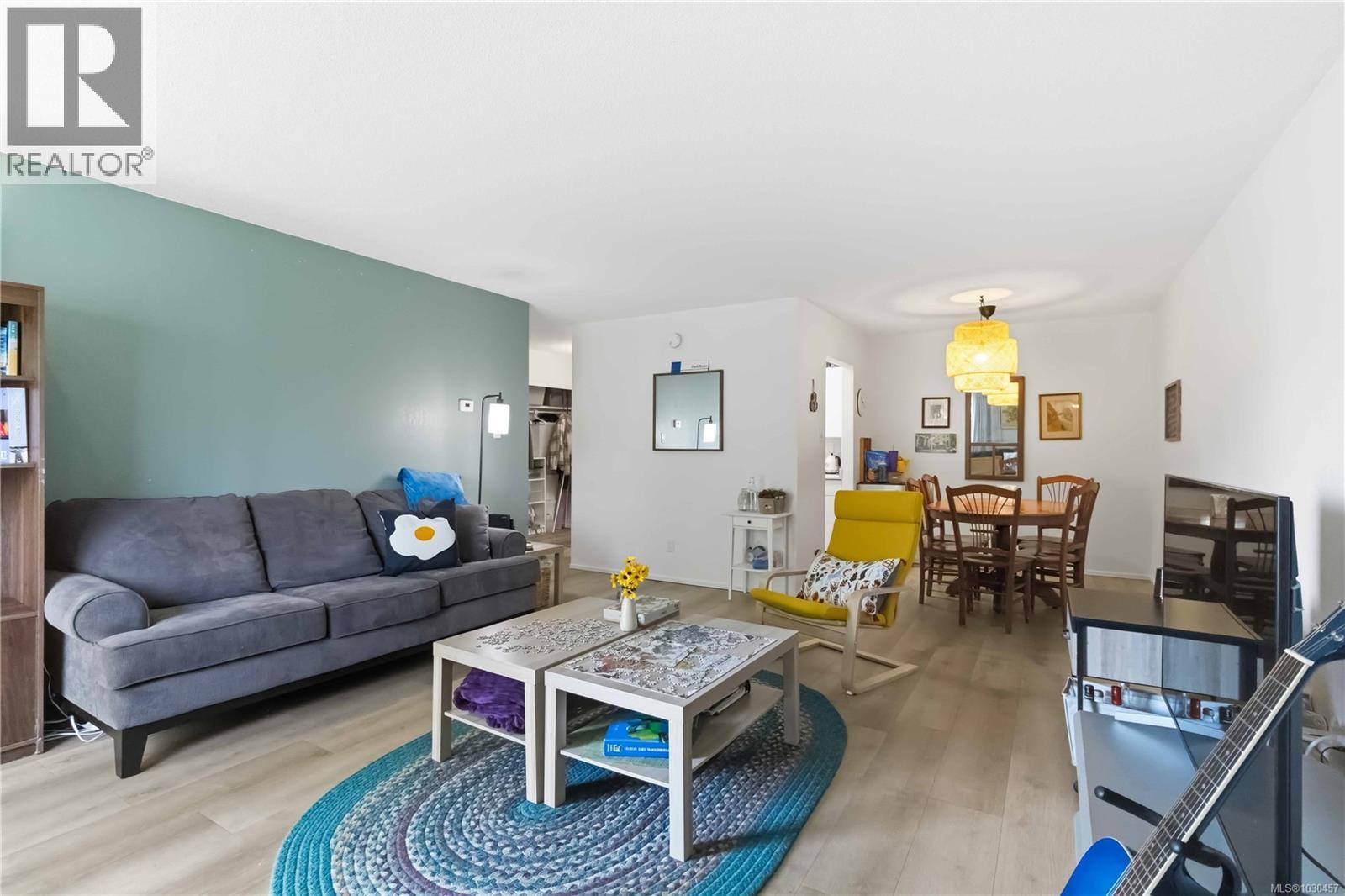 224 1870 McKenzie Ave, Saanich