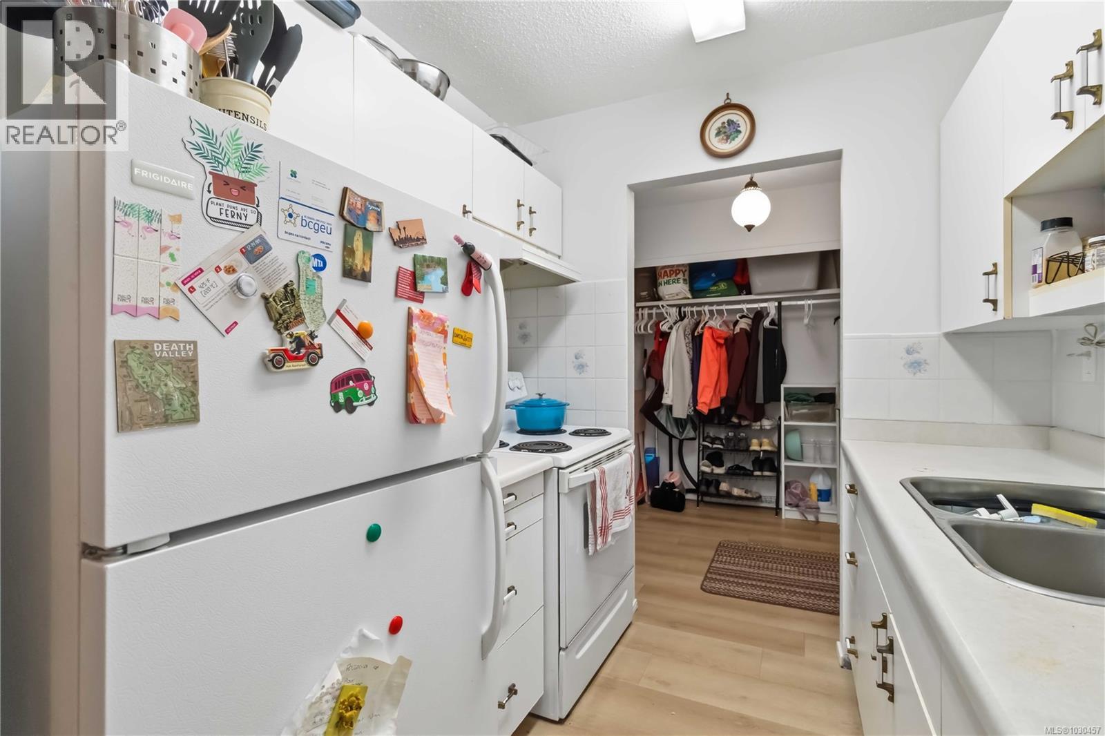 224 1870 McKenzie Ave, Saanich