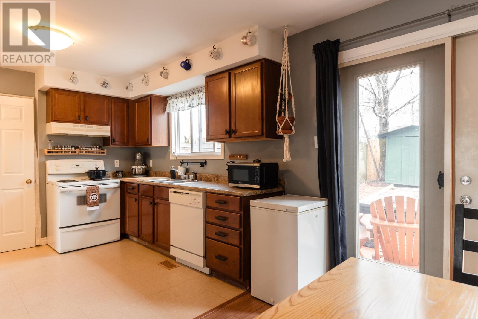 20 MATADOR COURT - 8