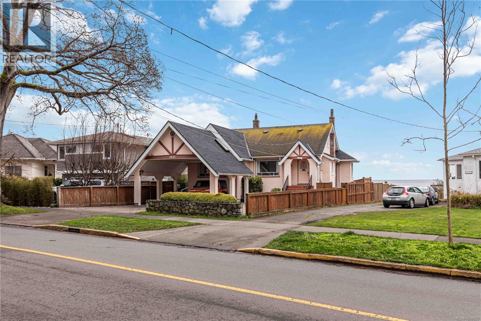 1811 Hollywood Cres - 5