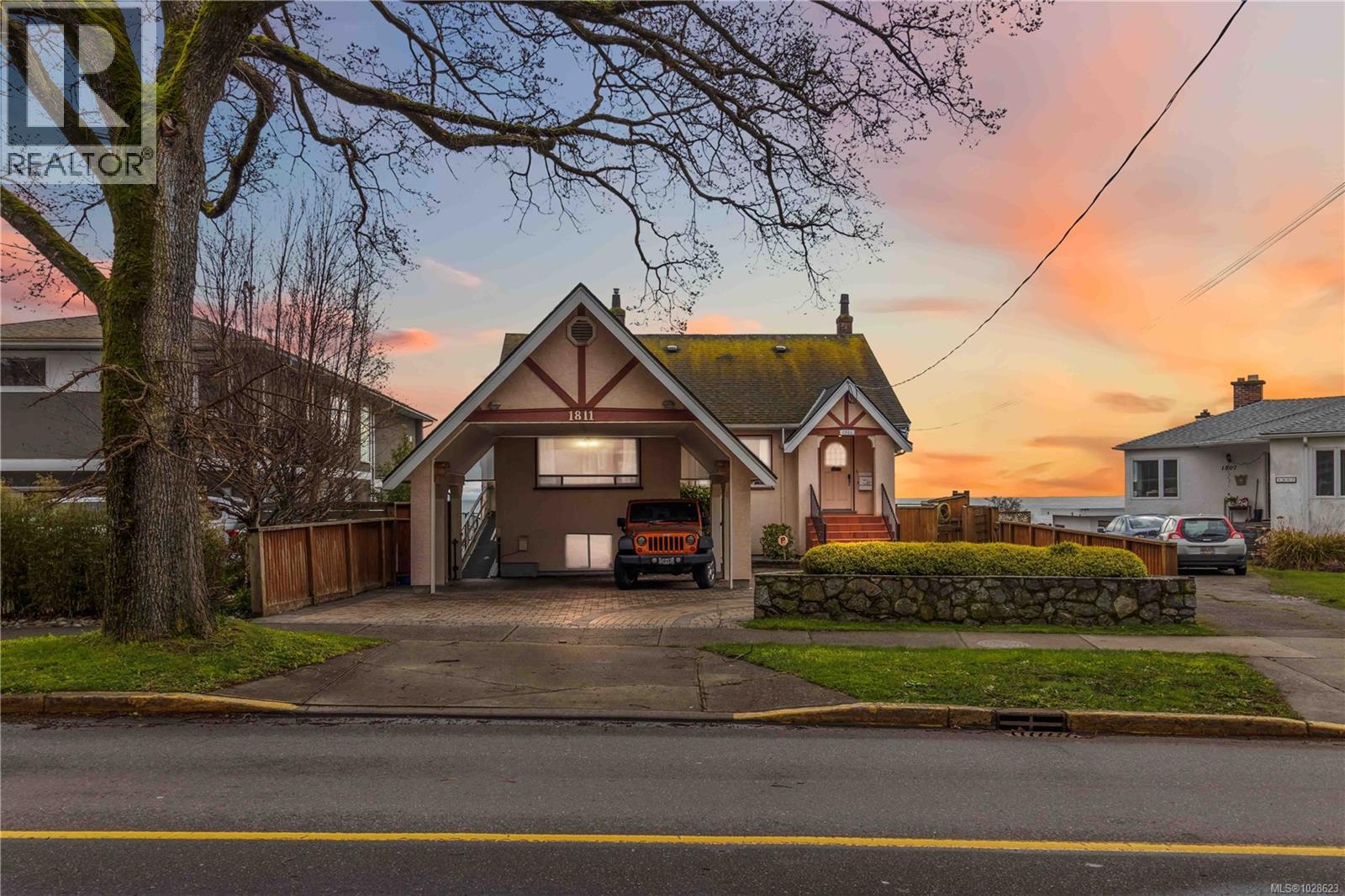 1811 Hollywood Cres - 7