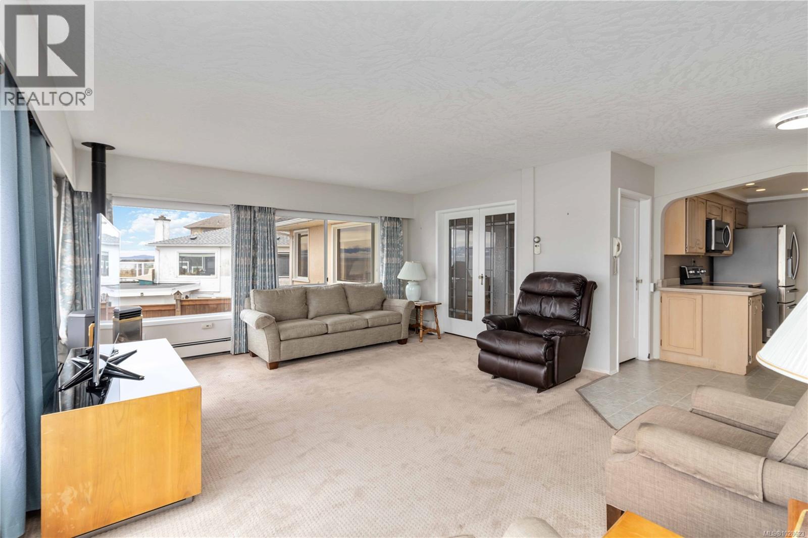 1811 HOLLYWOOD CRES - 19