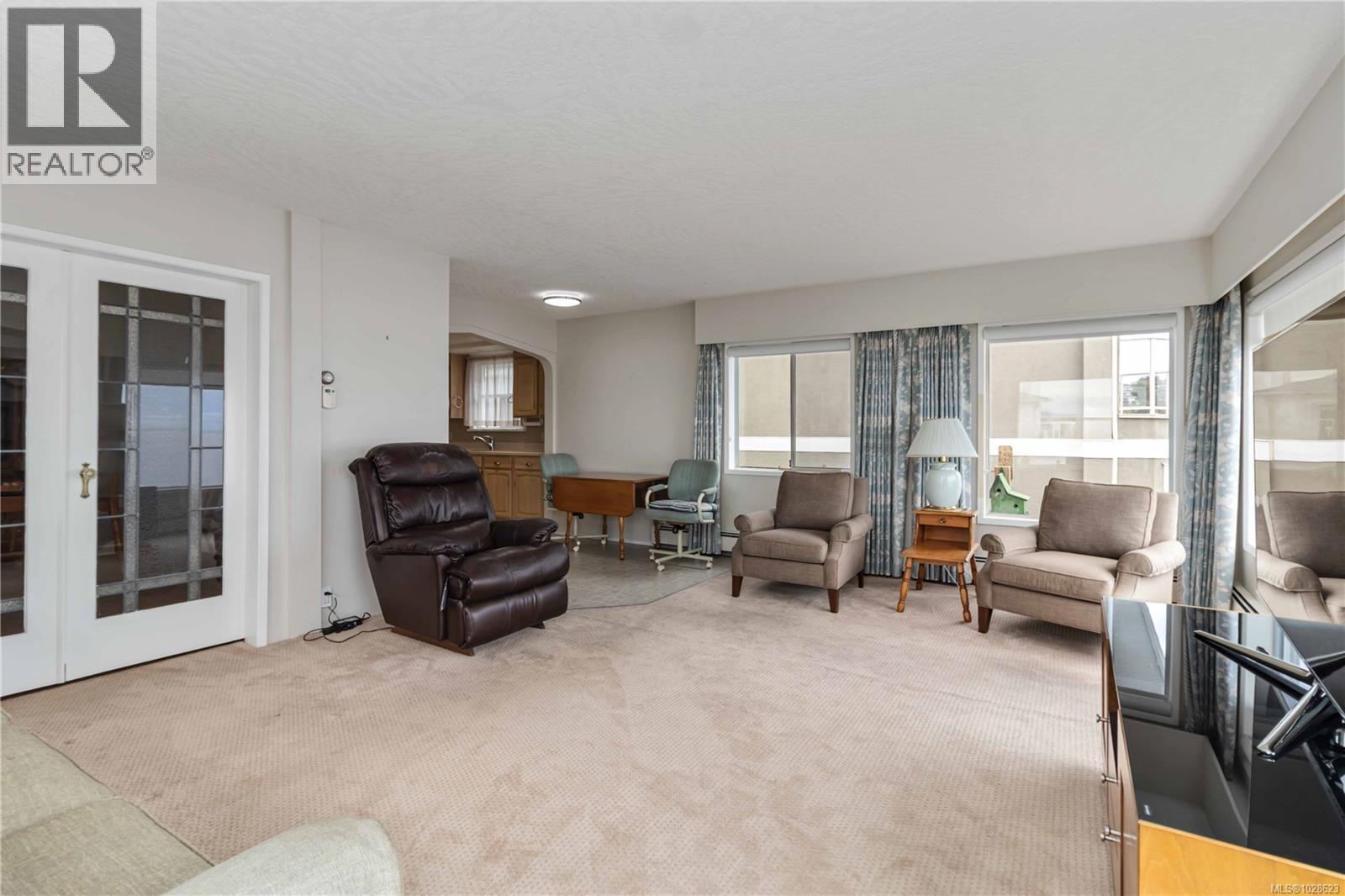 1811 Hollywood Cres - 20