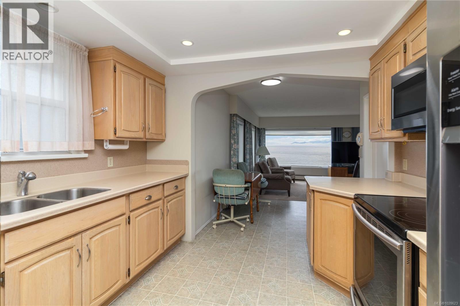 1811 Hollywood Cres - 17