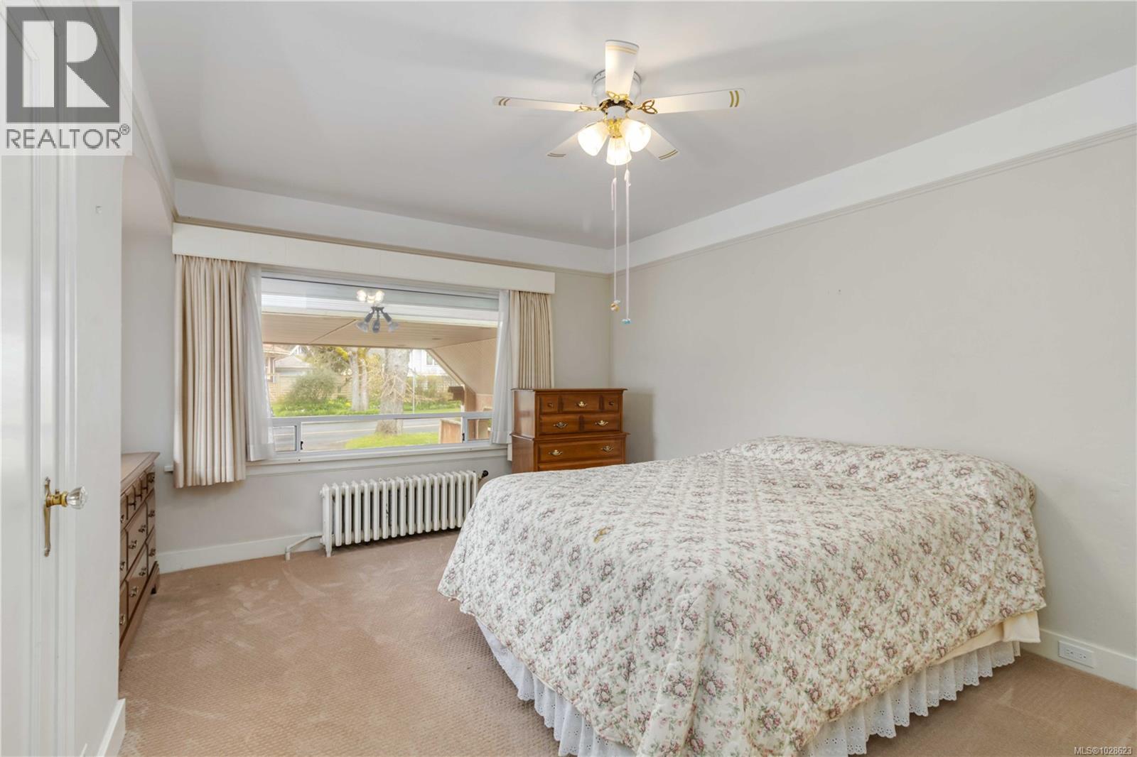 1811 Hollywood Cres - 24