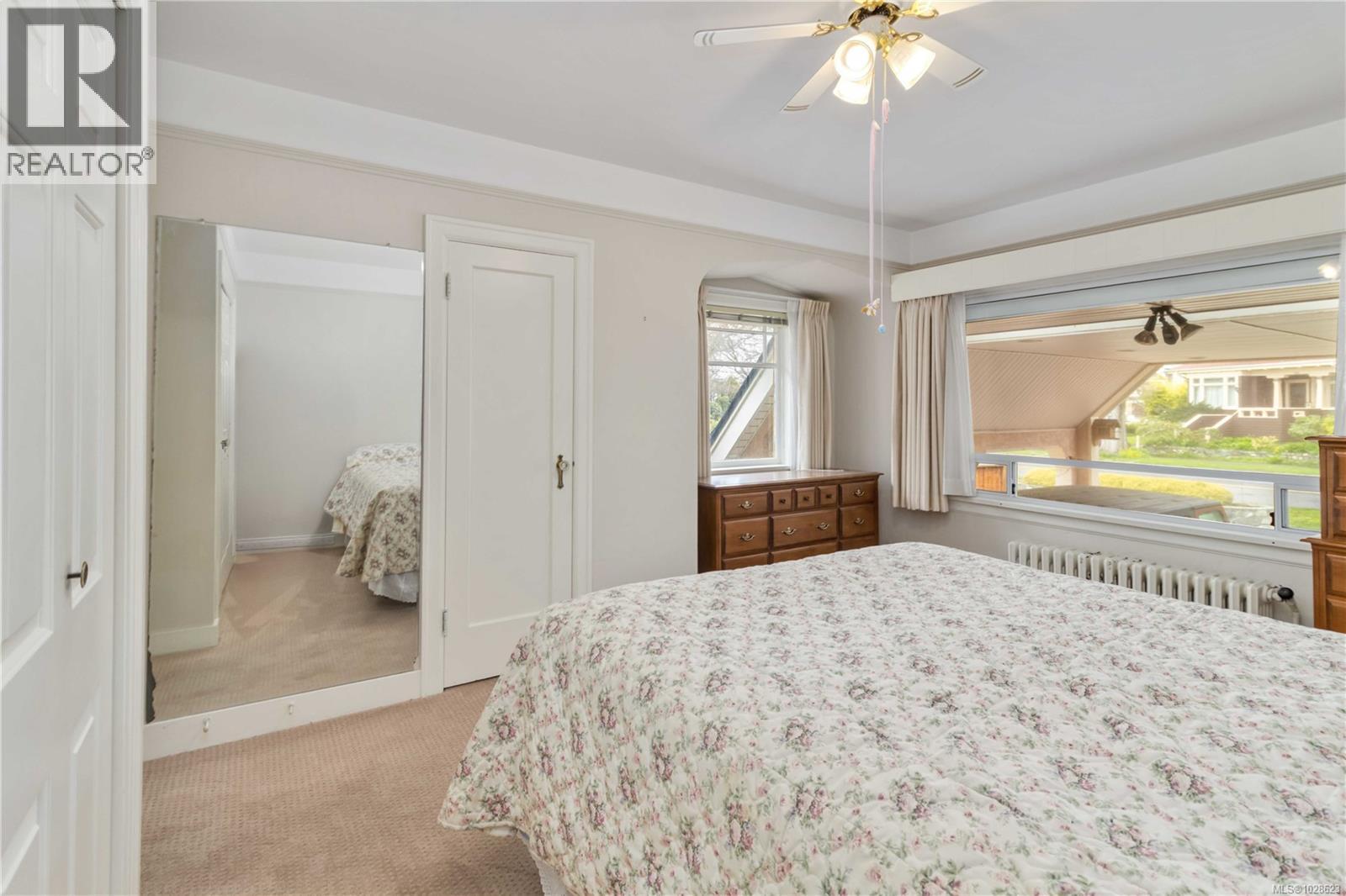 1811 Hollywood Cres - 25