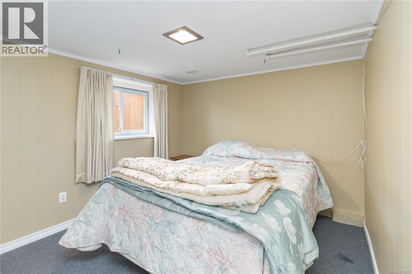 1811 HOLLYWOOD CRES - 37