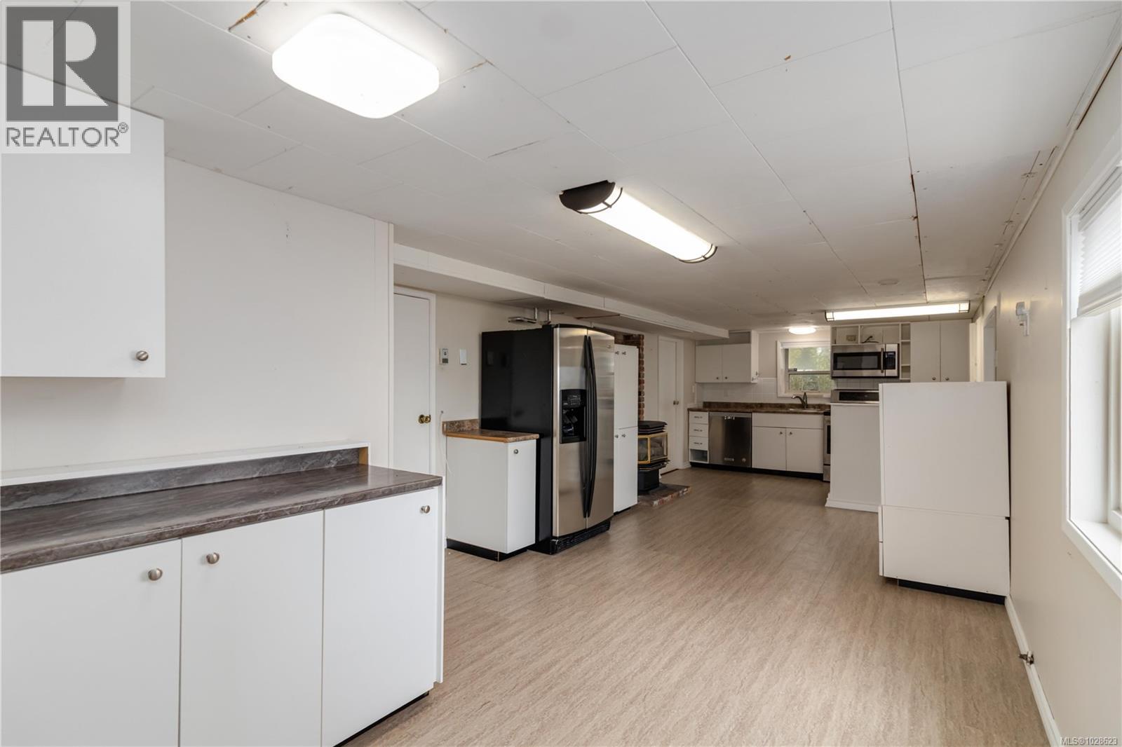 1811 Hollywood Cres - 46