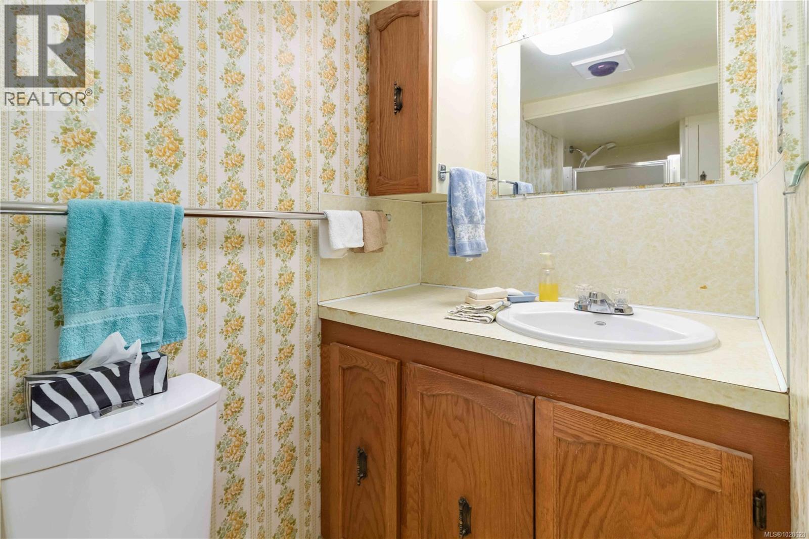 1811 HOLLYWOOD CRES - 42