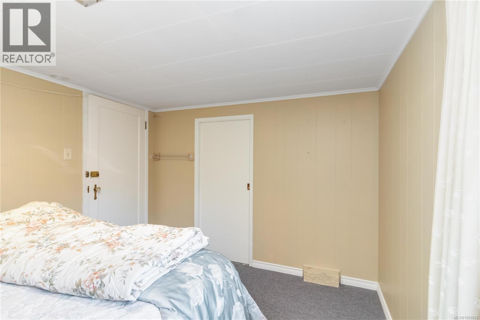 1811 HOLLYWOOD CRES - 38