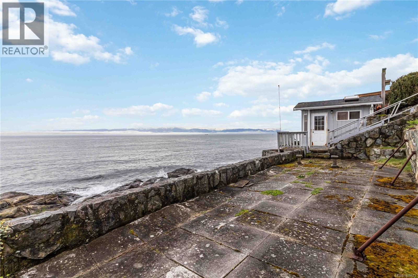 1811 HOLLYWOOD CRES - 50