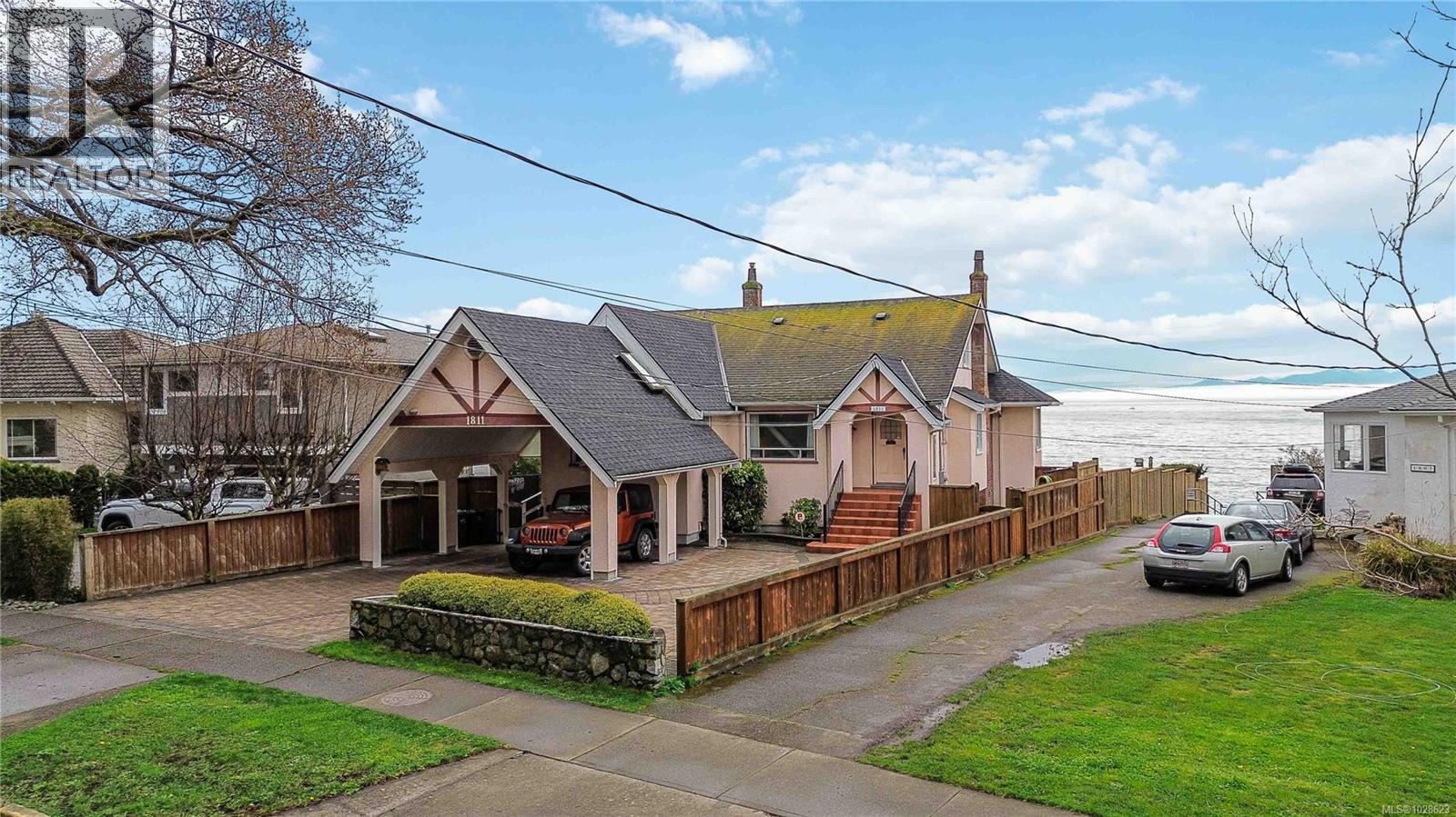 1811 Hollywood Cres - 55